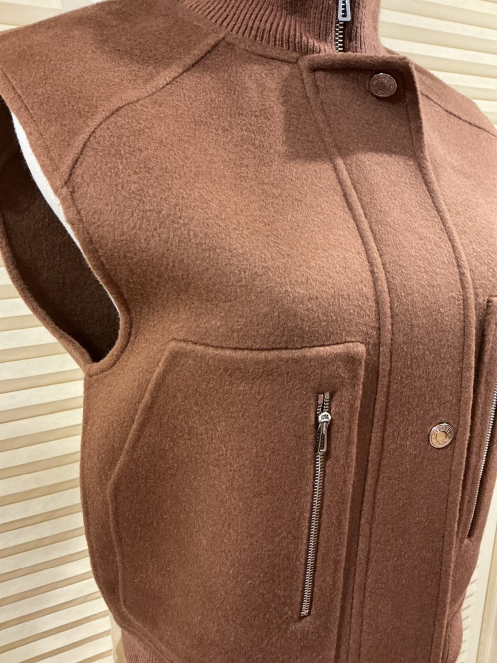 NWOT Hermes Brown Cashmere Sleeveless Zip-Up Funnel Neck Vest, Size 36 = S - Picture 3 of 9